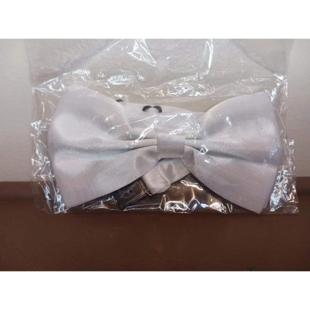 Adjustable Boys' or Young Men's Pre-tied White Pique‎ Bow Tie In Packaging